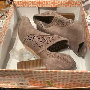 Gianni Bini Olive Peep Toe bootie